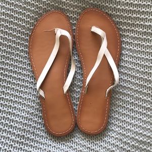 size 8 women’s mossimo flip flops